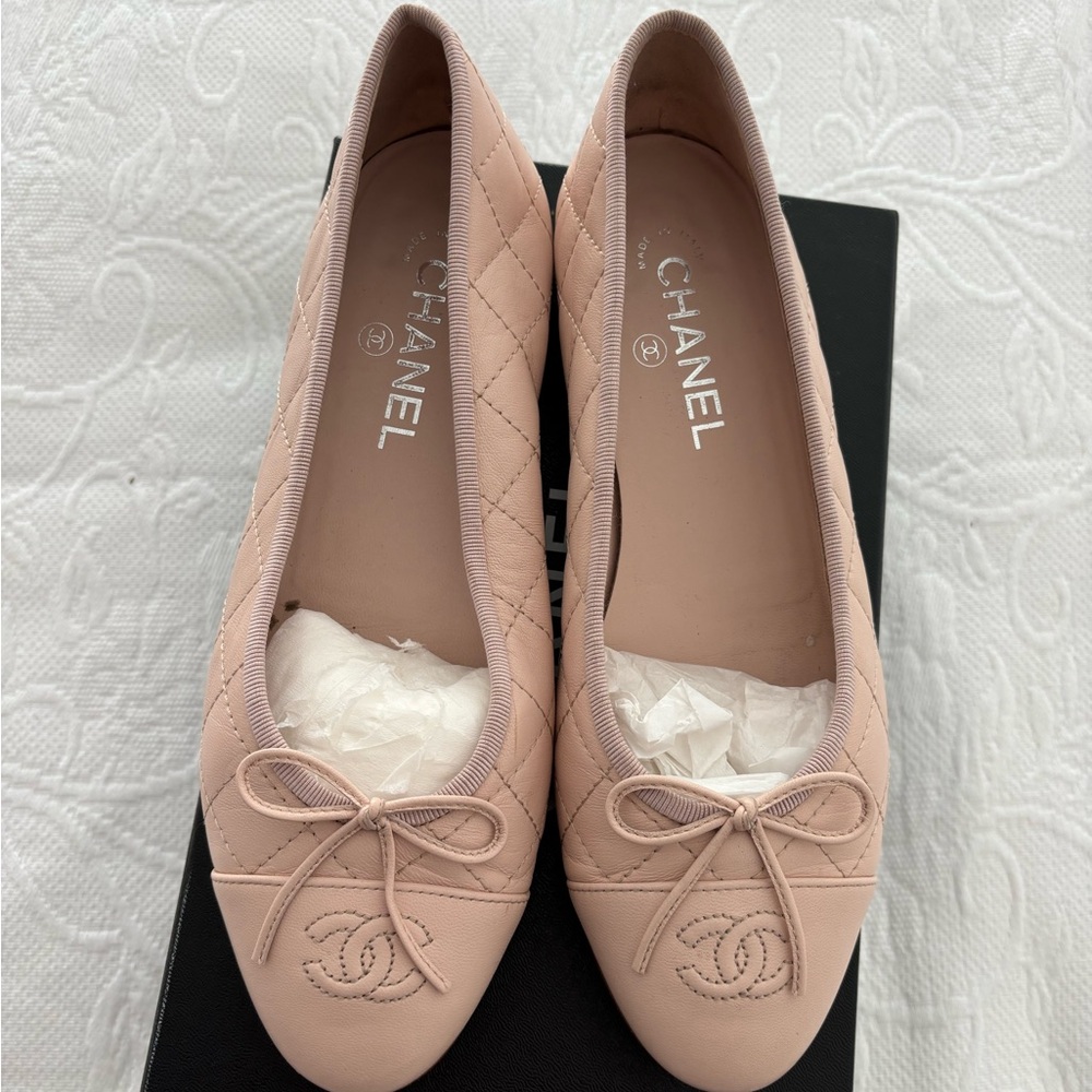*SOLD* AUTHENTIC Chanel ballet flats ( pink)